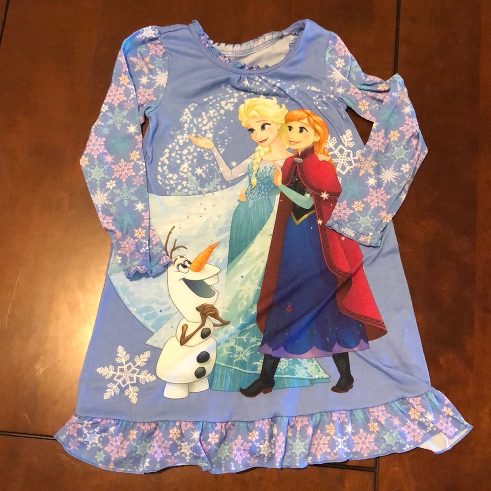 Long sleeve night gown